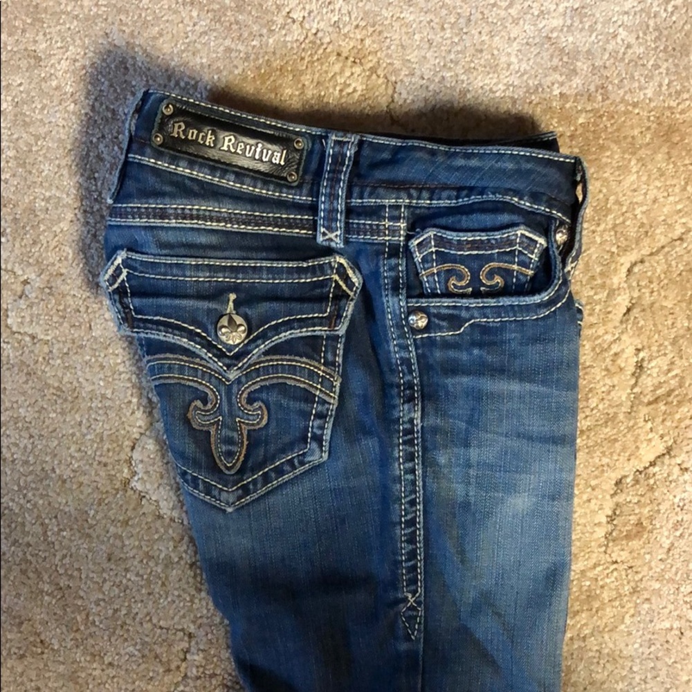 Size 28x32 Rock Revival